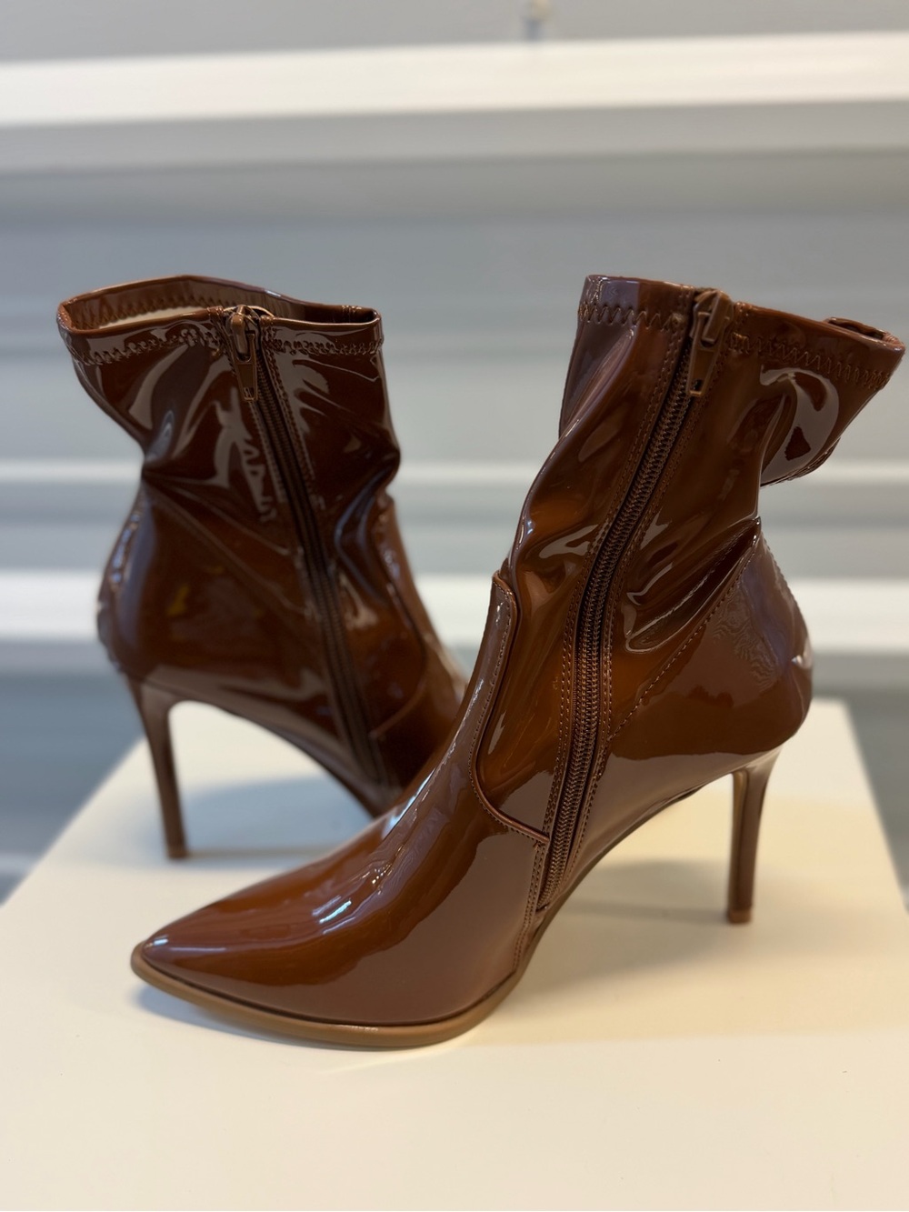 Steve Madden Size 7 Elwyn Viktory Cognac Patent Ankle Stiletto Heel Boots New - Picture 2 of 7